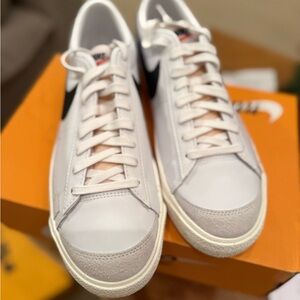 New Nike Men's Low ‘77 Vintage Blazer Sneakers-size 11.5 Men’s,13 Women’s